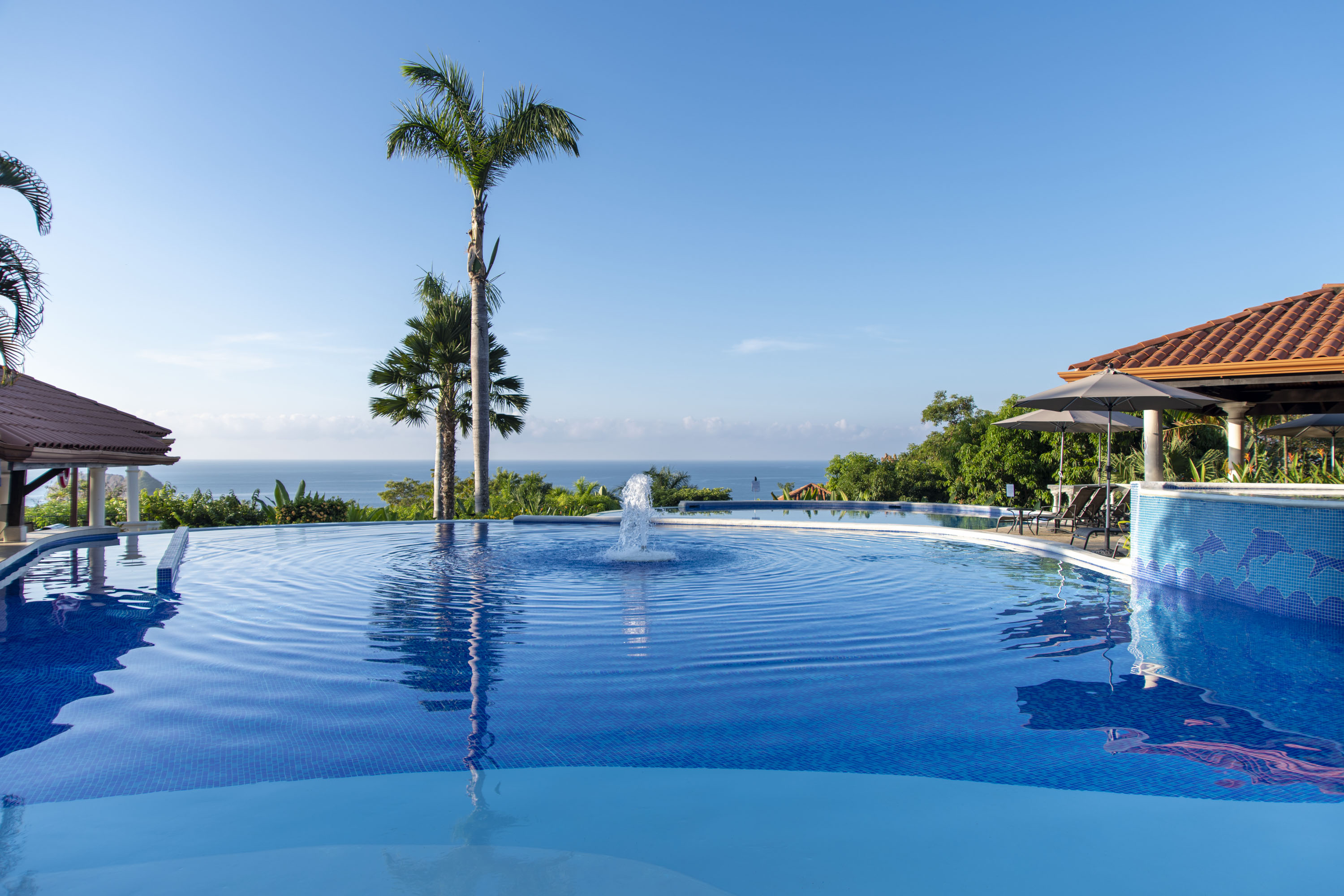 Swimming Pool at the Hotel Park Inn by Radisson San Jose, Costa Rica, Llama Travel