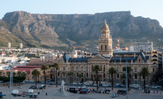 Cape Town Citiy Hall and table mountain in the background